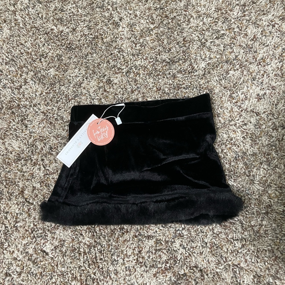 NWT Bailey’s Blossoms Velvet Fur Lined Skirt